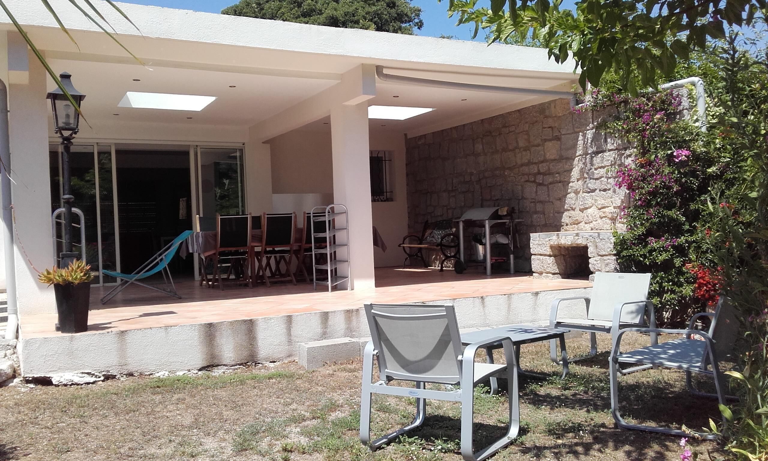 PORTICCIO, ENTIRE VILLA, in resid. quiet green, 8 pers., 5 rooms, 4 bedrooms