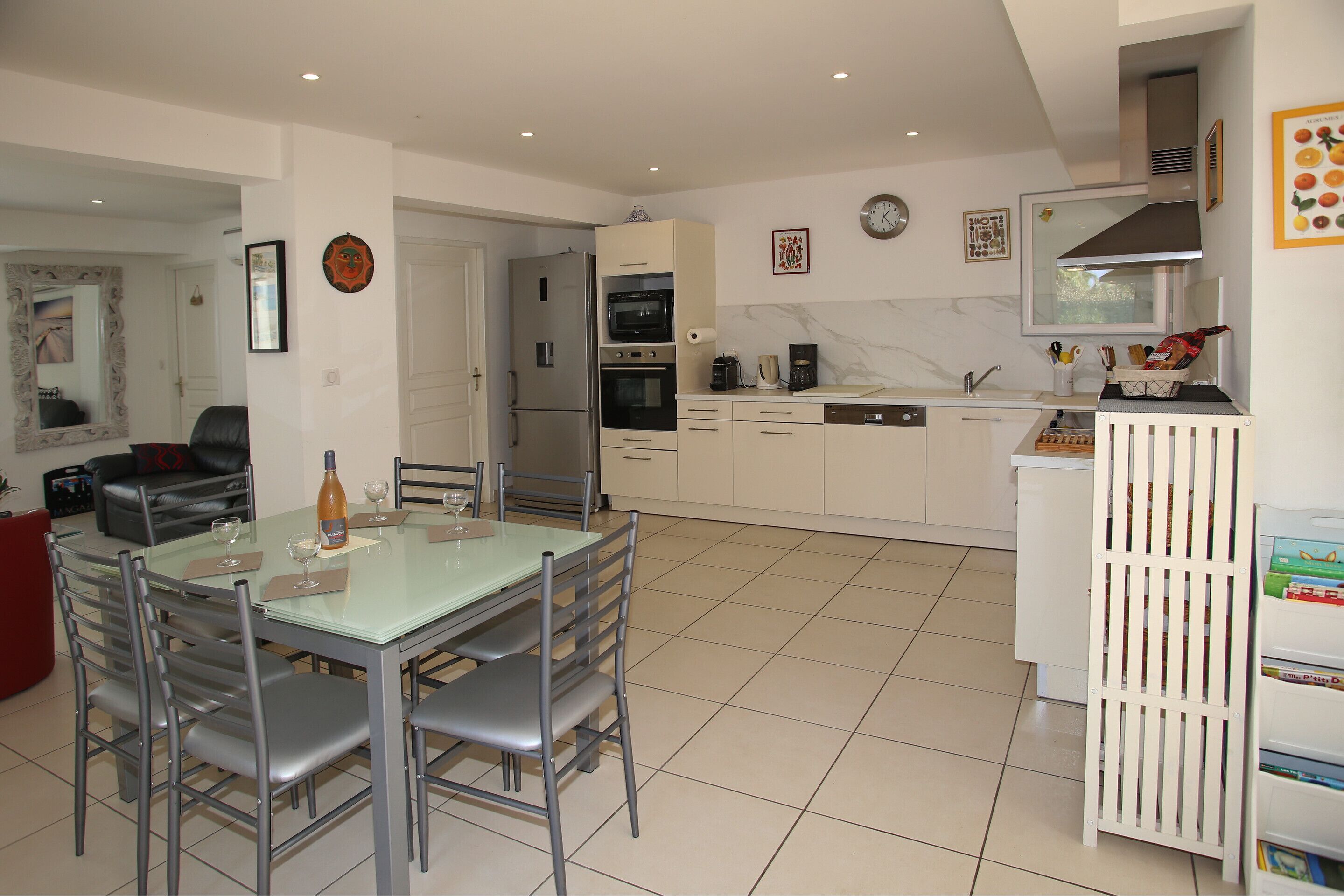 PORTICCIO, ENTIRE VILLA, in resid. quiet green, 8 pers., 5 rooms, 4 bedrooms