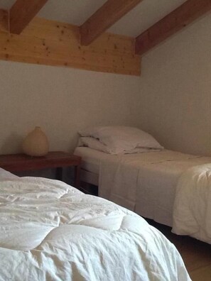 3 chambres, fer et planche à repasser, Wi-Fi gratuit, draps fournis