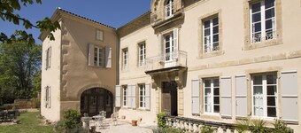 Beautiful Maison de Maitre with large garden and private pool