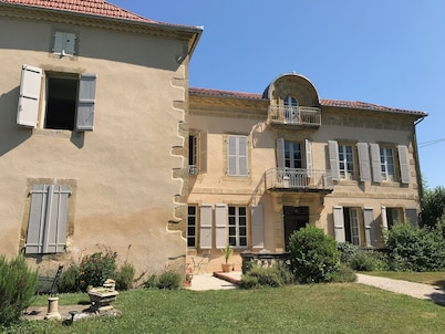 Beautiful Maison de Maitre with large garden and private pool