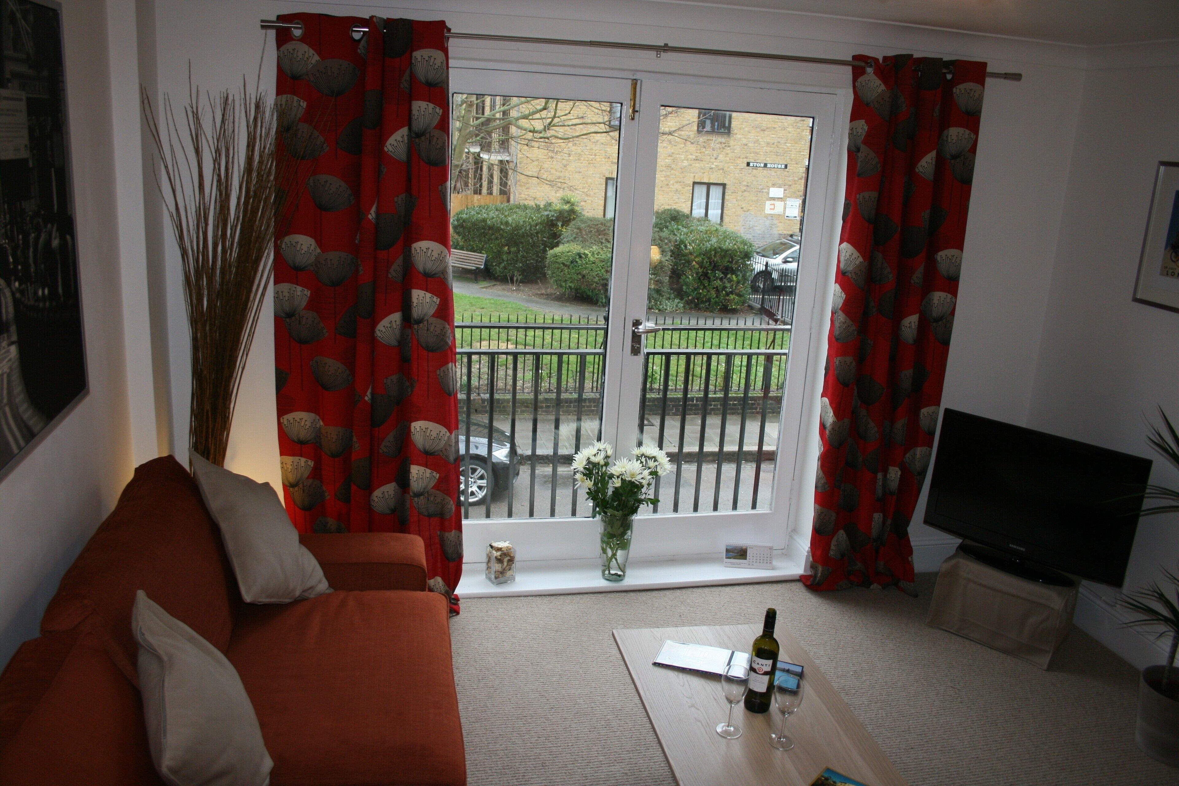 Highbury - great secure location, easy access to City and West End.