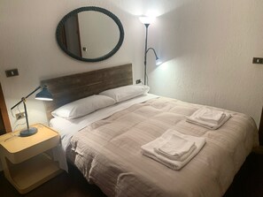 2 camere, una scrivania, ferro/asse da stiro, Wi-Fi gratuito