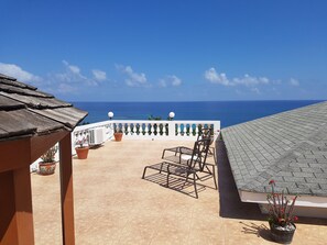 Terrace/patio - Penthouse Apartment With Magnificent Sea Views. Minutes from the beach. (Hopewell)