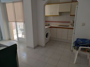 Fridge, microwave, stovetop, coffee/tea maker - Holiday Houses - Playa del Cura 2 (Torrevieja)