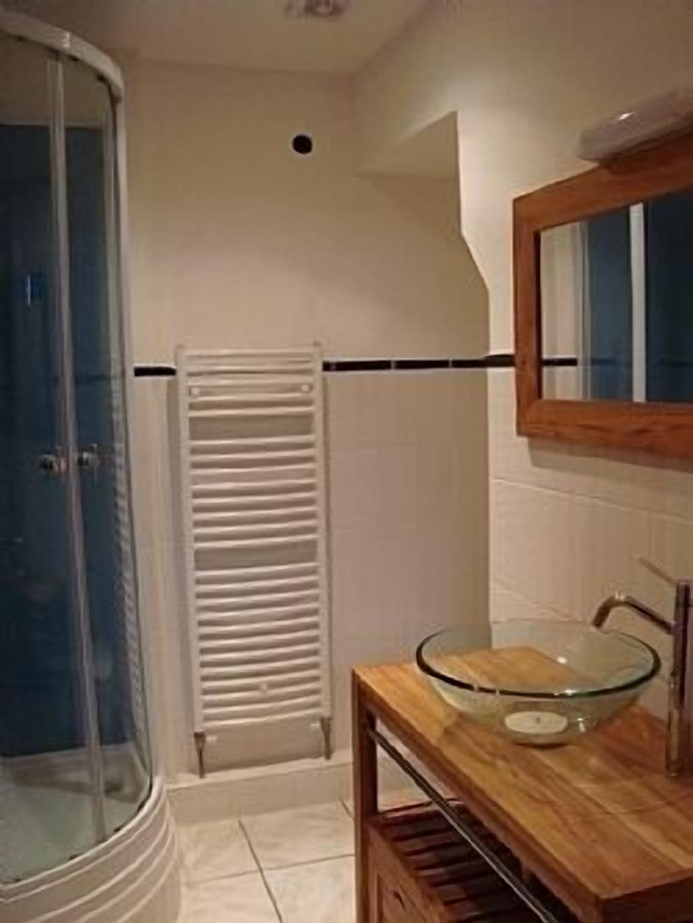 Farmhouse Gite In Beautiful Mountain Location, Heated Pool & Hot Tub.