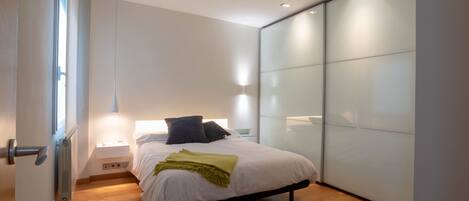 2 chambres, fer et planche à repasser, lit parapluie, Wi-Fi gratuit