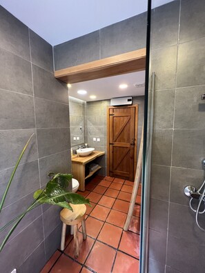 Bathtub, hair dryer, towels, soap - Sunset hause villa. private pool (Ericeira)
