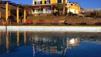 Piscina interna, piscina externa