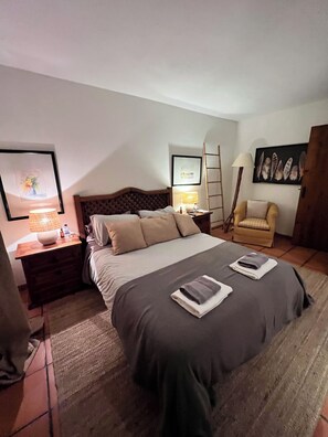5 Schlafzimmer, Zimmersafe, Bügeleisen/Bügelbrett, WLAN