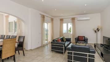 Smart TV, DVD player, foosball, table tennis