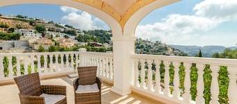 Villa ideal für Familien, mit privatem Pool, ruhige Lage mit offenem Ausblick.