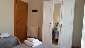 3 bedrooms, iron/ironing board, travel cot, free WiFi