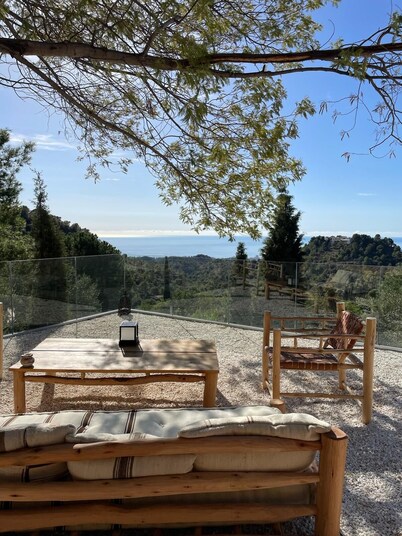 Charming Villa With Beautiful Views and Private Swimming Pool