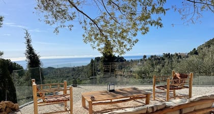 Charming Villa With Beautiful Views and Private Swimming Pool