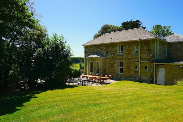 ENGLISH COUNTRY GARDENS