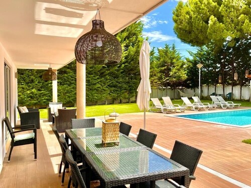 Villa- 4 minutes from beach with big garden and private pool
