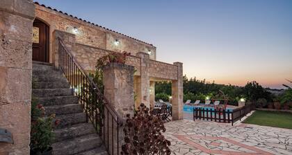 Traditionelle Villa mit 4 Schlafzimmern, umzäuntem Pool und fantastischen Gärten!