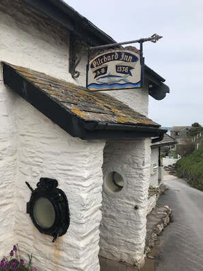 Exterior detail - Luxury Apartment, Magnificent Sea Views, Private Access to Beach, Bigbury-on-Sea (Bigbury on Sea)