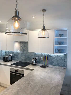 Fridge, microwave, oven, stovetop - Luxury Apartment, Magnificent Sea Views, Private Access to Beach, Bigbury-on-Sea (Bigbury on Sea)