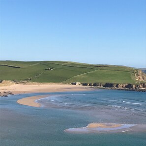 On the beach - Luxury Apartment, Magnificent Sea Views, Private Access to Beach, Bigbury-on-Sea (Bigbury on Sea)