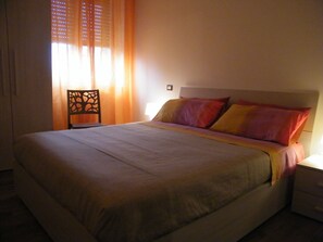 2 bedrooms, iron/ironing board, travel cot, free WiFi