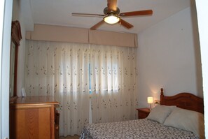 4 bedrooms, desk, iron/ironing board, WiFi