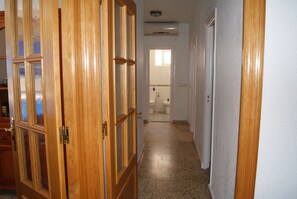 淋浴设施、吹风机、坐浴桶、毛巾