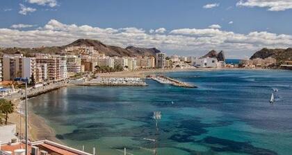 Playa Delicias, situado junto a club náutico a 0.8km del centro de Águilas. WIFI