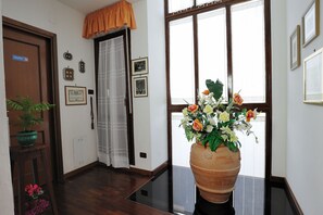 Interior - Luxury Villa with Private Pool, Panoramic Views, Solarium Terrace, BBQ, Parking (Pisa)