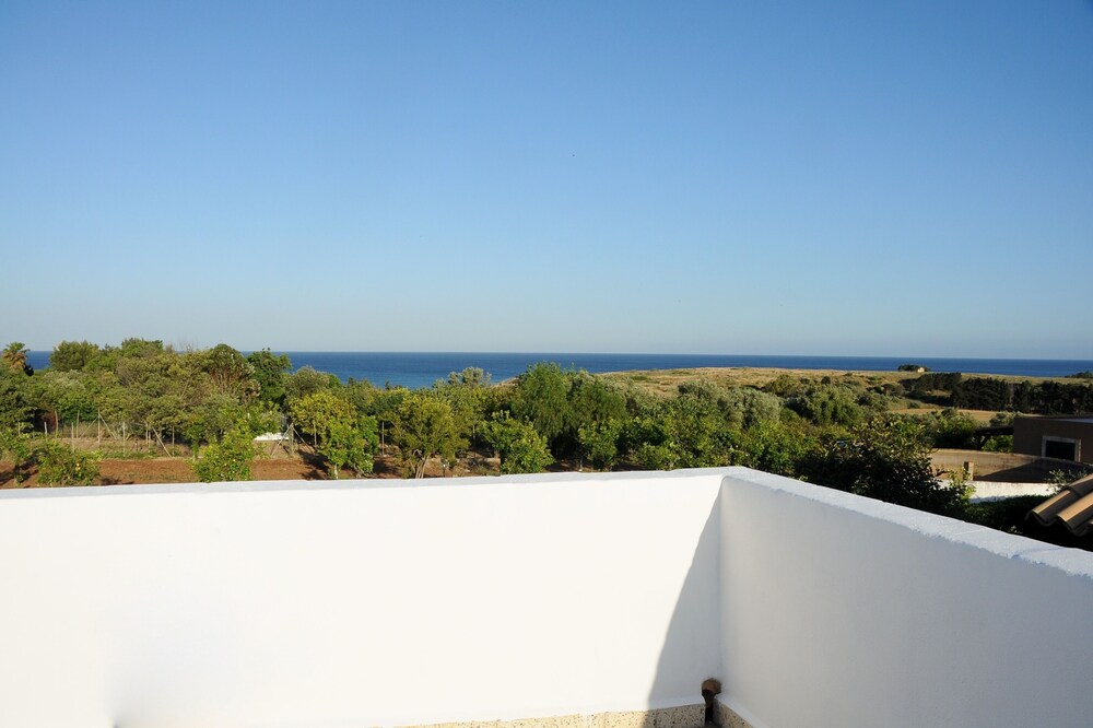 House by the sea, nature reserve, sandy beach, crystalline sea. DISCOUNTS 4/5/6