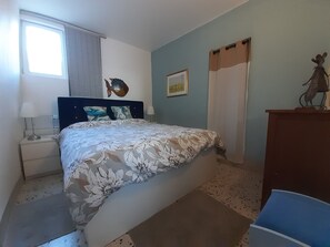 2 chambres, fer et planche à repasser, Wi-Fi, draps fournis