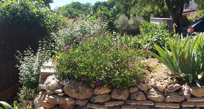 Charming half-villa W pool, near Montpellier, Pezenas & coast.