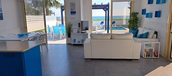 Villa With Private Pool By The Sea