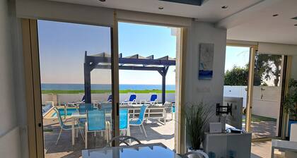 Villa With Private Pool By The Sea