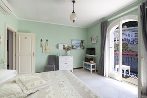 6 chambres, coffres-forts dans les chambres, fer et planche Ă repasser