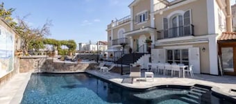 Lovely 6 Bedrooms Villa With Pool, Located few Minutes From Sorrento Center