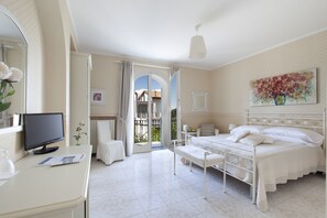 6 chambres, coffres-forts dans les chambres, fer et planche Ă repasser