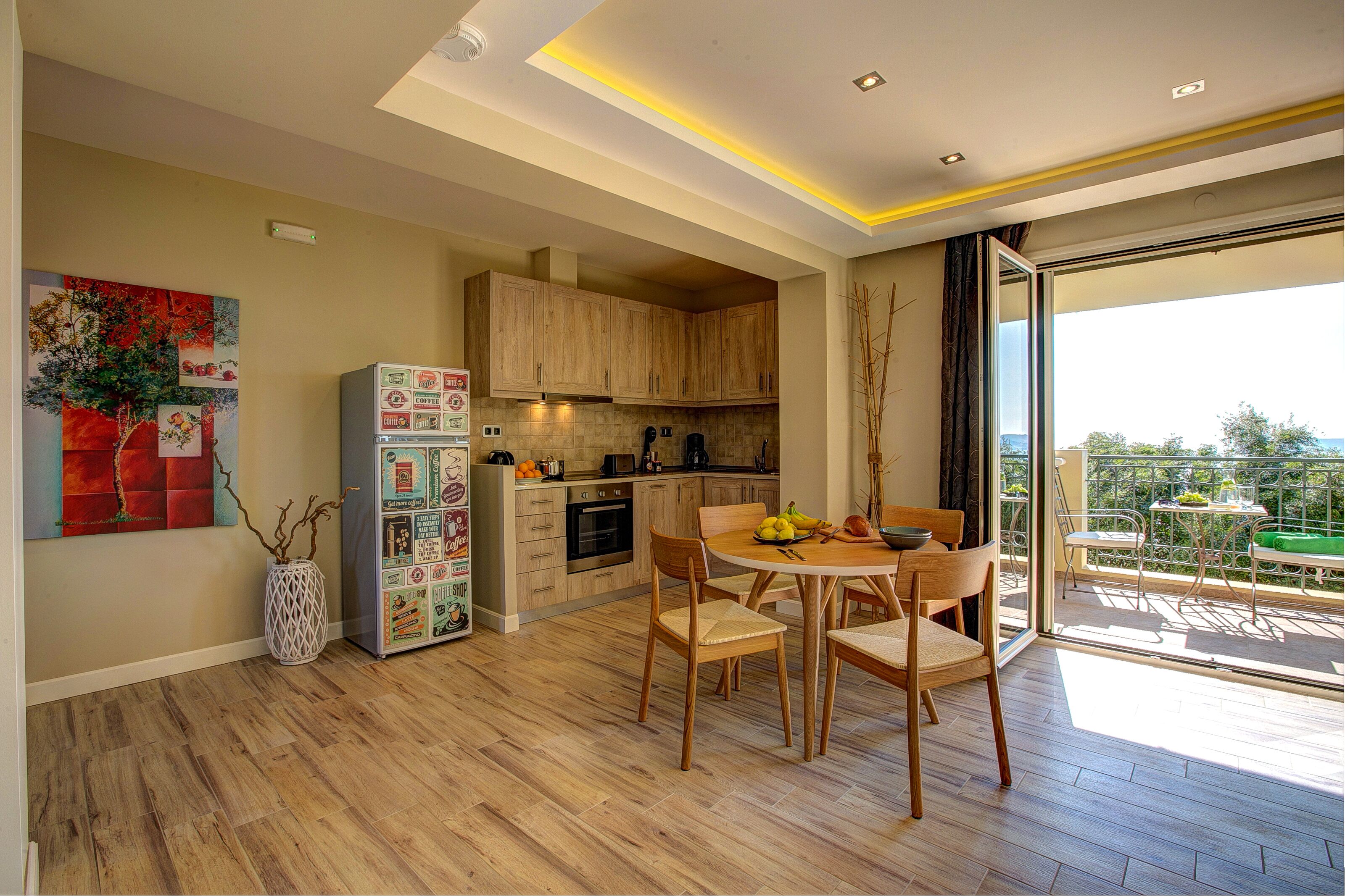 *NEW FOR 2016 * Superb 1 bedroom King Suite walking distance to town and beach.