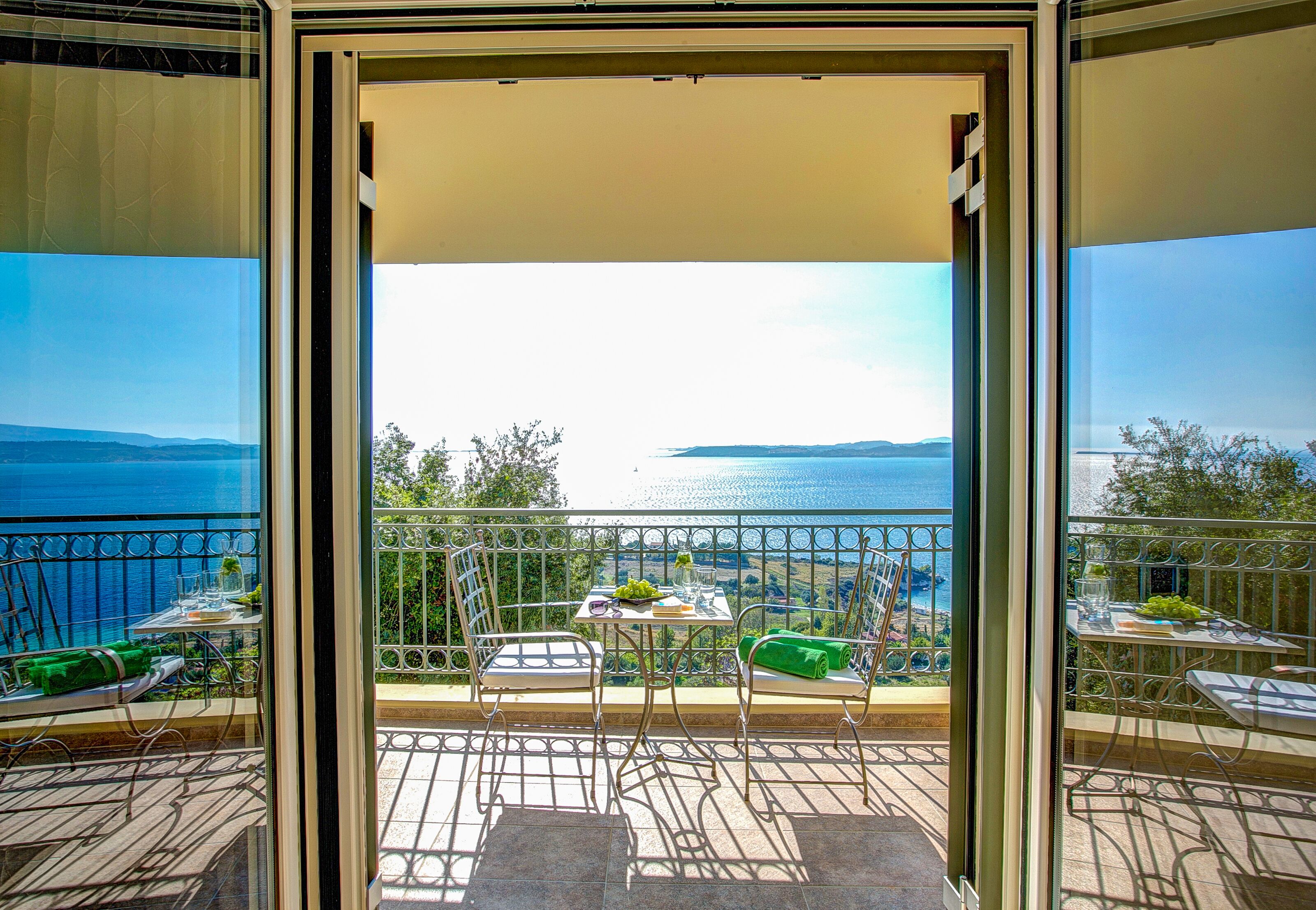 *NEW FOR 2016 * Superb 1 bedroom King Suite walking distance to town and beach.