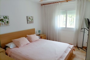 3 soverom, strykejern/-brett, reiseseng for barn og wi-fi