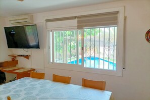 Dining - Traditional villa with private pool on the Dorada coast (Creixell)