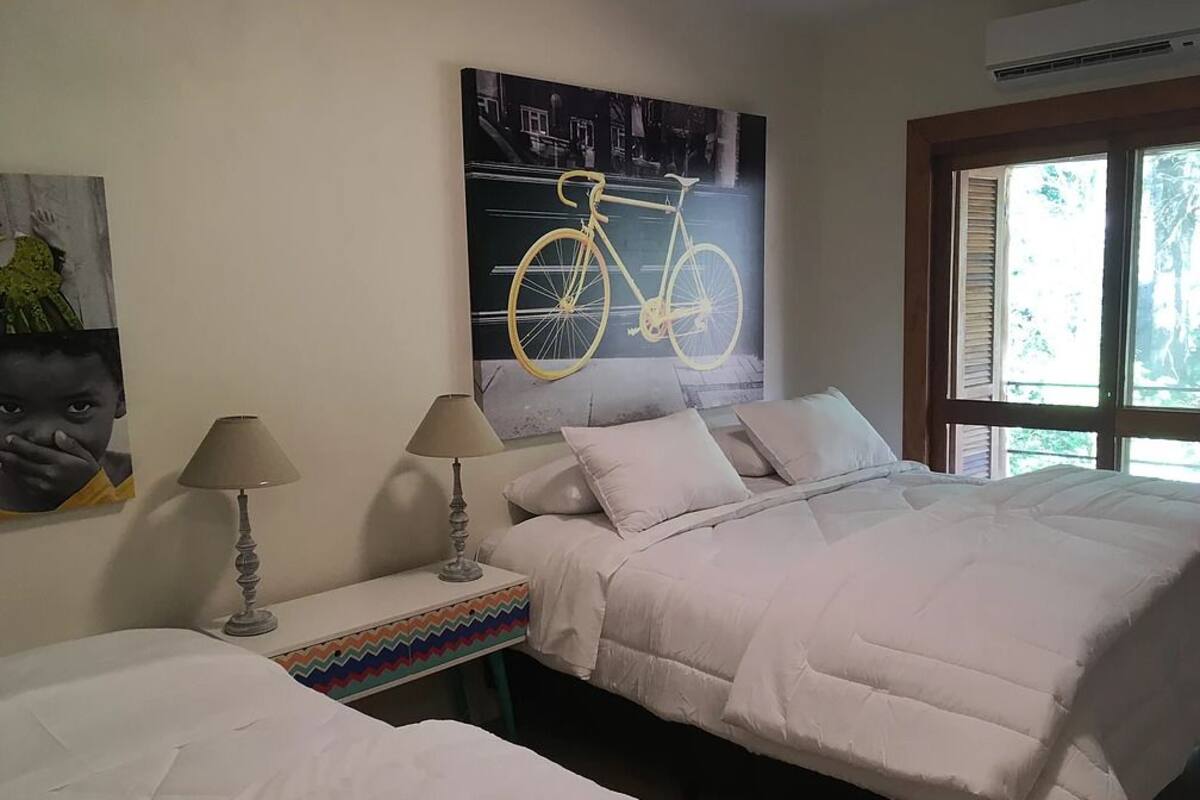 Free minibar, in-room safe, iron/ironing board, free WiFi