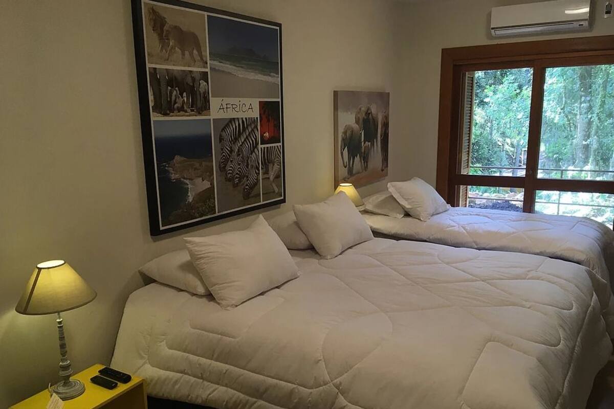 Free minibar, in-room safe, iron/ironing board, free WiFi