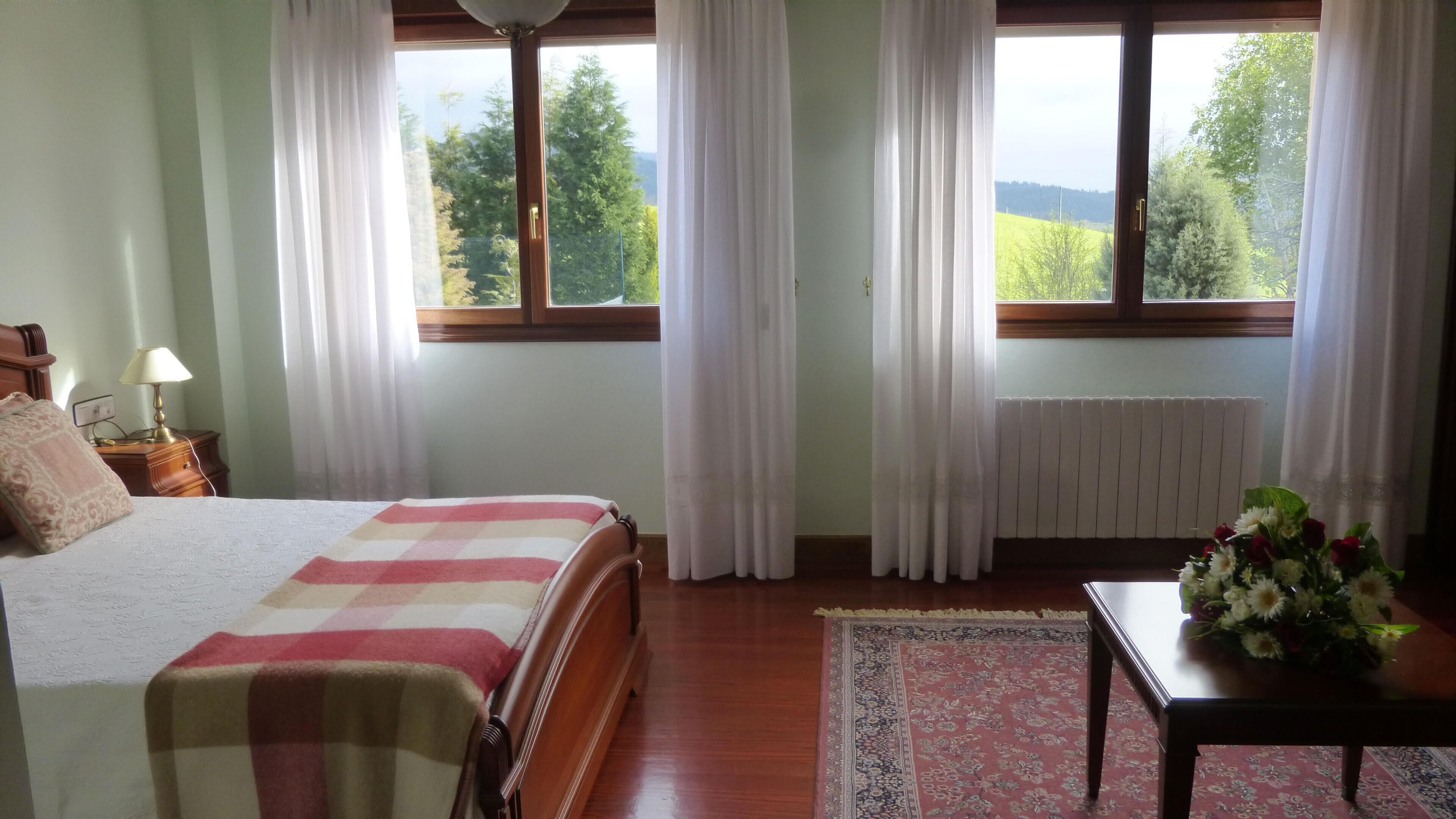 BEAUTIFUL HOUSE IN VALLE DE AYALA WITH GARDEN AND TENNIS COURT