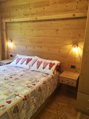 1 bedroom, premium bedding, down duvets, minibar