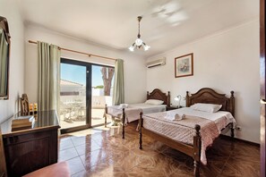3 Schlafzimmer, Zimmersafe, Bügeleisen/Bügelbrett, Reisekinderbett