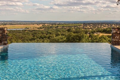 Converted Shepherds Cottage in Traditional Cork Forest, Near Evora