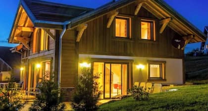 Chalet récent, lumineux et confortable, prÚs des pistes,