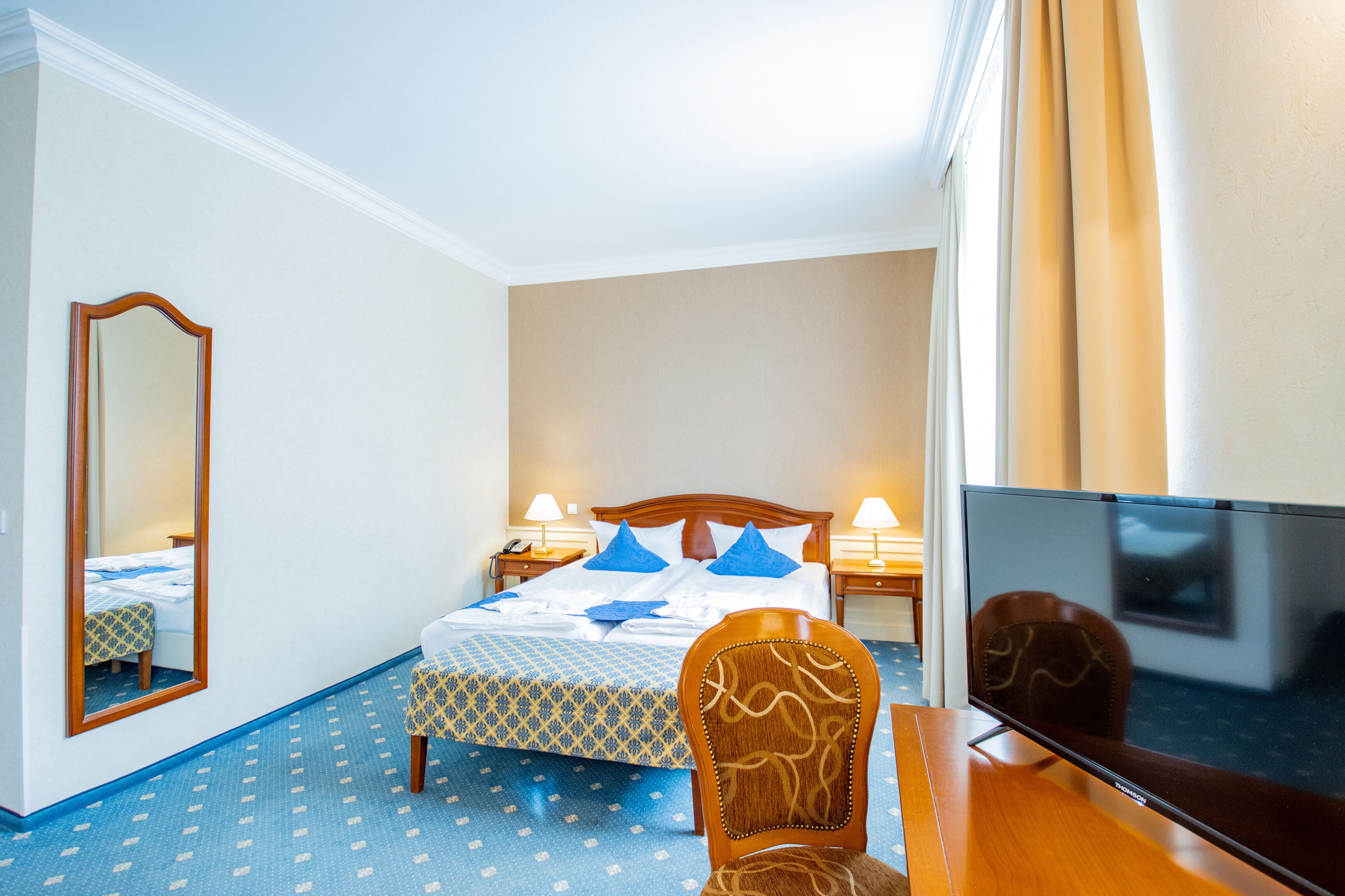 Junior Suite in Main Building | 客室ごとに異なる装飾、客室ごとに異なるインテリア、デスク、ノートパソコン用作業スペース